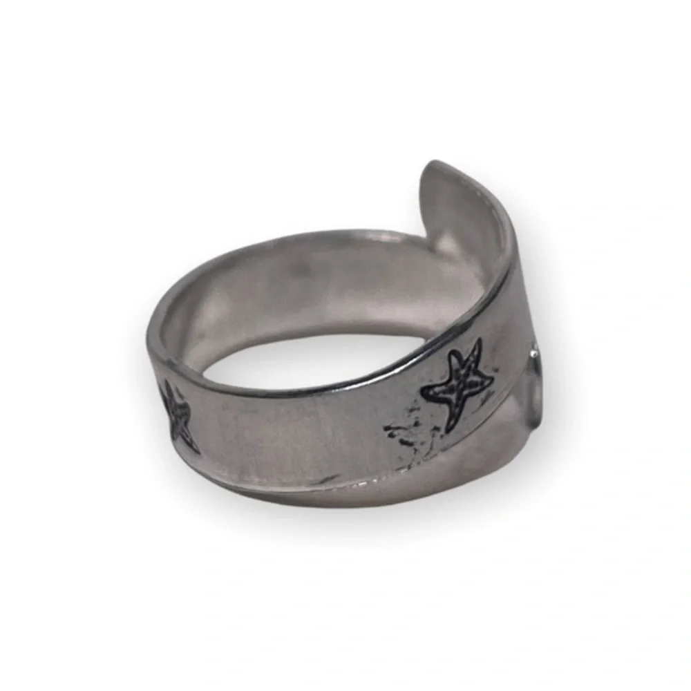 Handmade‎ 8/9 hand stamped starfish pattern adjustable hypoallergenic wrap ring